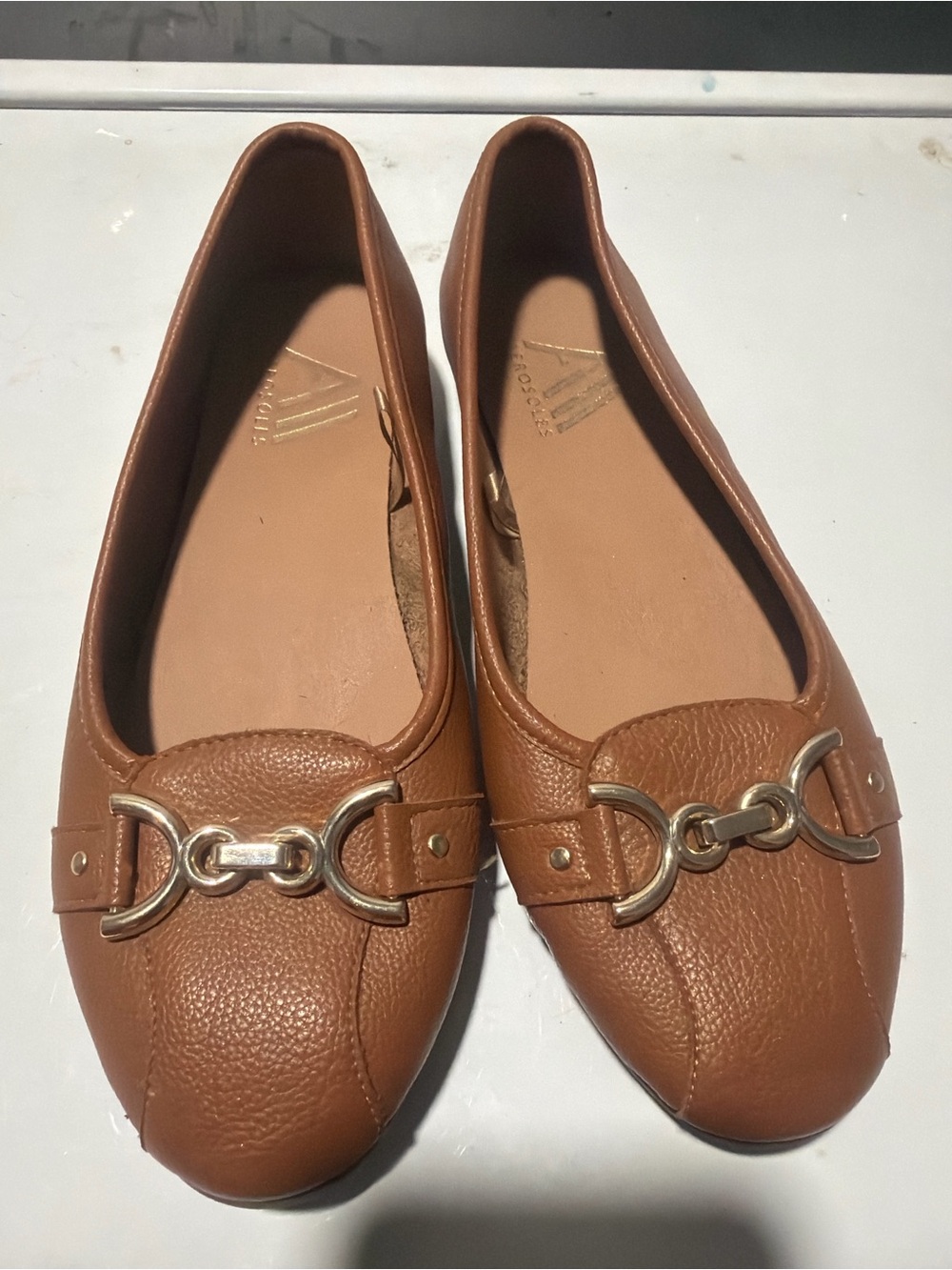 AEROSOLES Tan Leather-Effect Ballet Flats with Gold Chain Bit